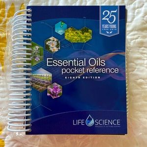Essential Oils Pocket Reference Guides 8th Edition by Life Science Publishing
